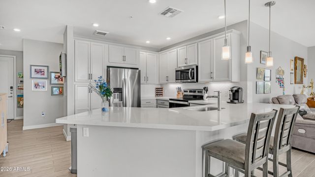 2511 W QUEEN CREEK Road 303, Chandler, AZ 85248