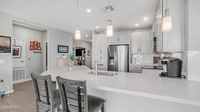 2511 W QUEEN CREEK Road 303, Chandler, AZ 85248