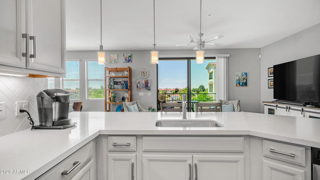 2511 W QUEEN CREEK Road 303, Chandler, AZ 85248 — photo 4