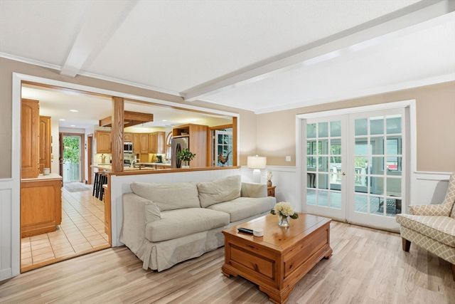 27 Bennett Rd, Rochester, MA 02770
