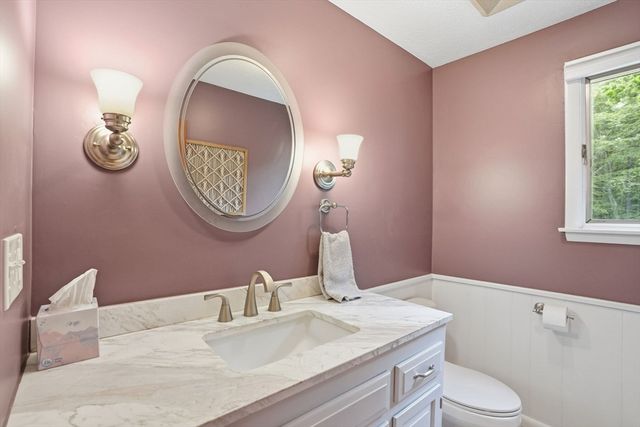 27 Bennett Rd, Rochester, MA 02770