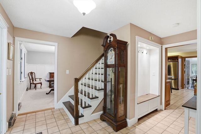 27 Bennett Rd, Rochester, MA 02770