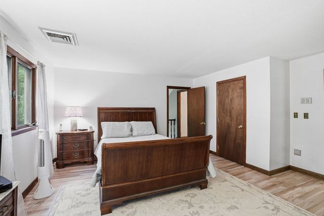 27 Bennett Rd, Rochester, MA 02770