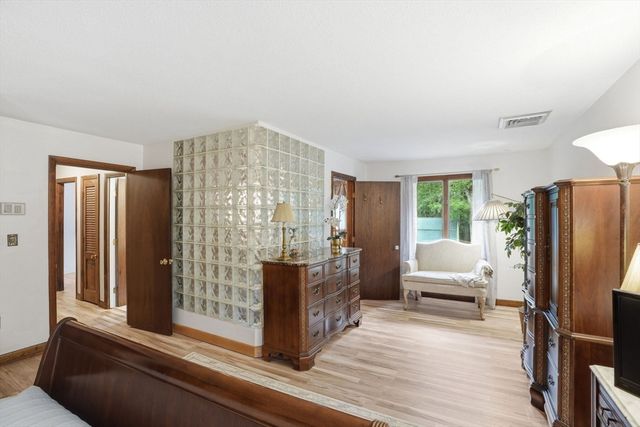 27 Bennett Rd, Rochester, MA 02770