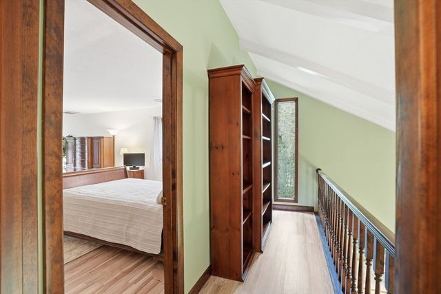 27 Bennett Rd, Rochester, MA 02770