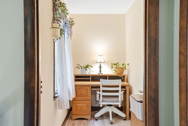 27 Bennett Rd, Rochester, MA 02770
