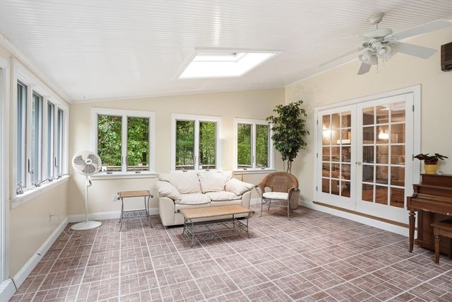 27 Bennett Rd, Rochester, MA 02770