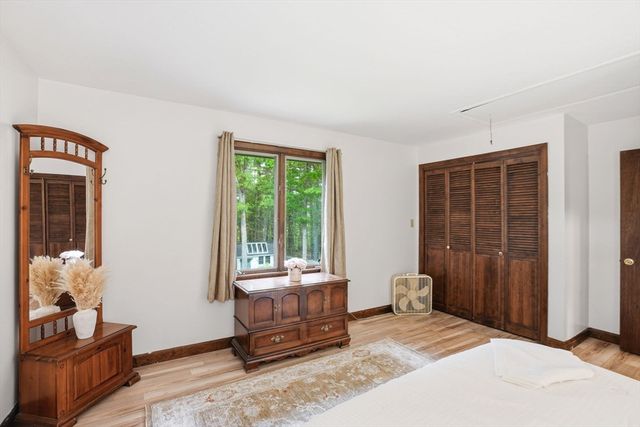 27 Bennett Rd, Rochester, MA 02770