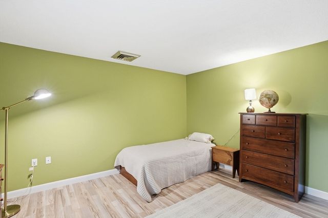 27 Bennett Rd, Rochester, MA 02770