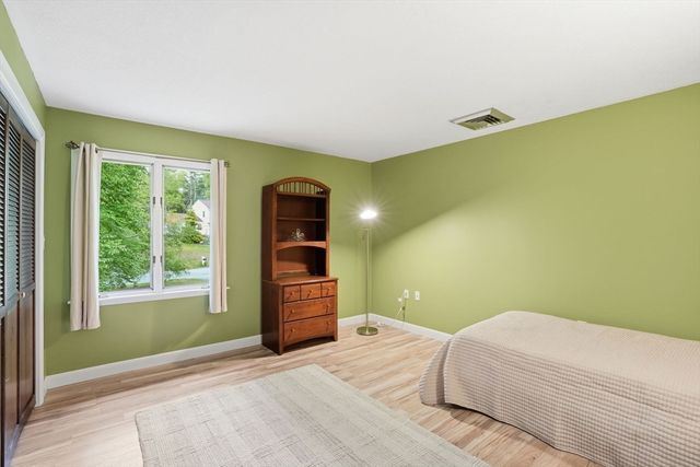 27 Bennett Rd, Rochester, MA 02770