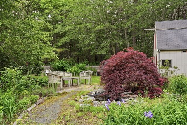 27 Bennett Rd, Rochester, MA 02770