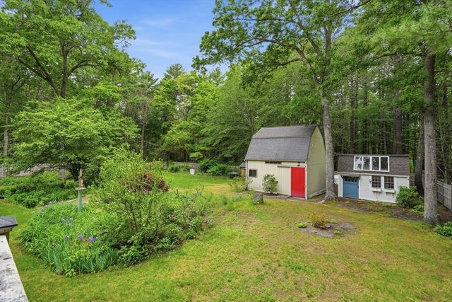 27 Bennett Rd, Rochester, MA 02770