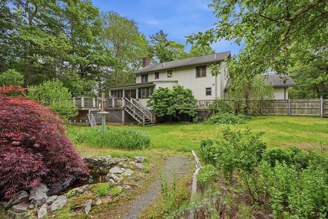 27 Bennett Rd, Rochester, MA 02770