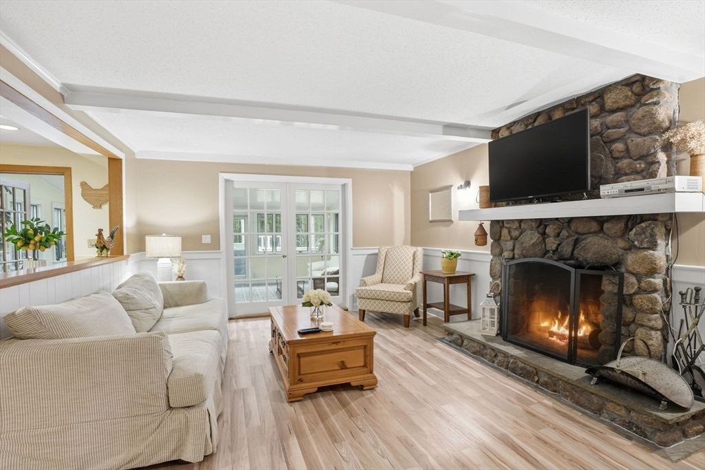 27 Bennett Rd, Rochester, MA 02770