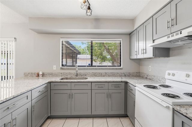 5113 NASHVILLE DRIVE, Tampa, FL 33624