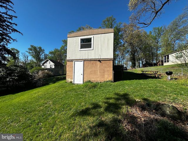 1403 MILL RD, Elizabethtown, PA 17022