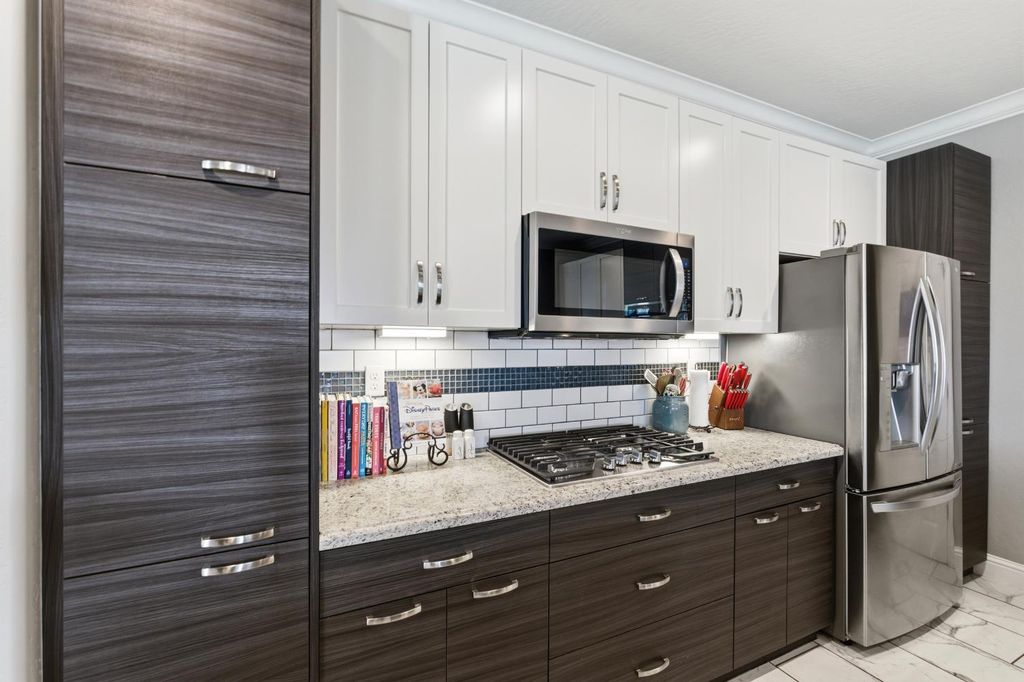 Image 10 of property listing at 835 S Bliss Avenue, Fresno, CA 93727