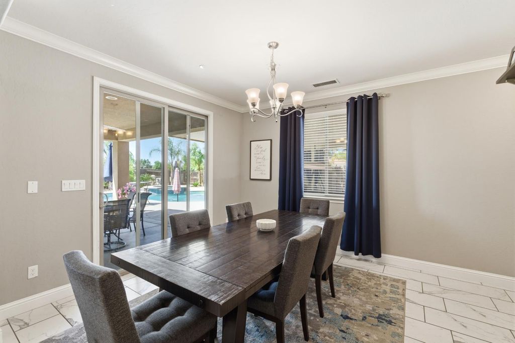 Image 14 of property listing at 835 S Bliss Avenue, Fresno, CA 93727