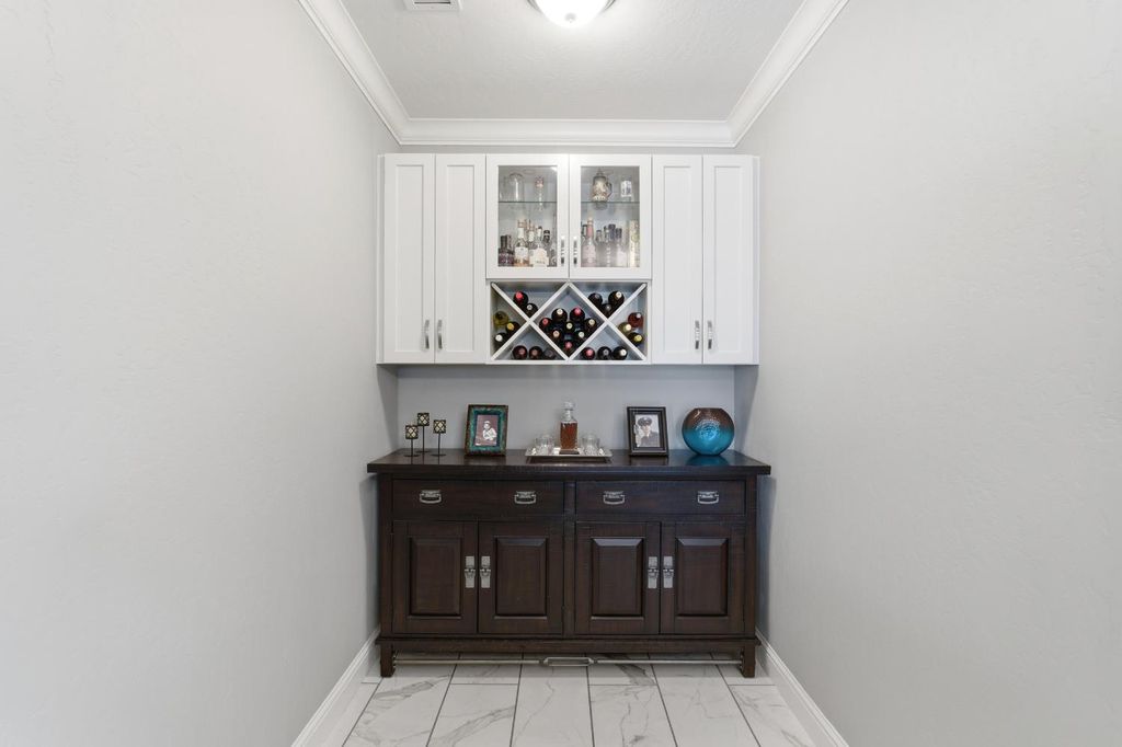 Image 16 of property listing at 835 S Bliss Avenue, Fresno, CA 93727