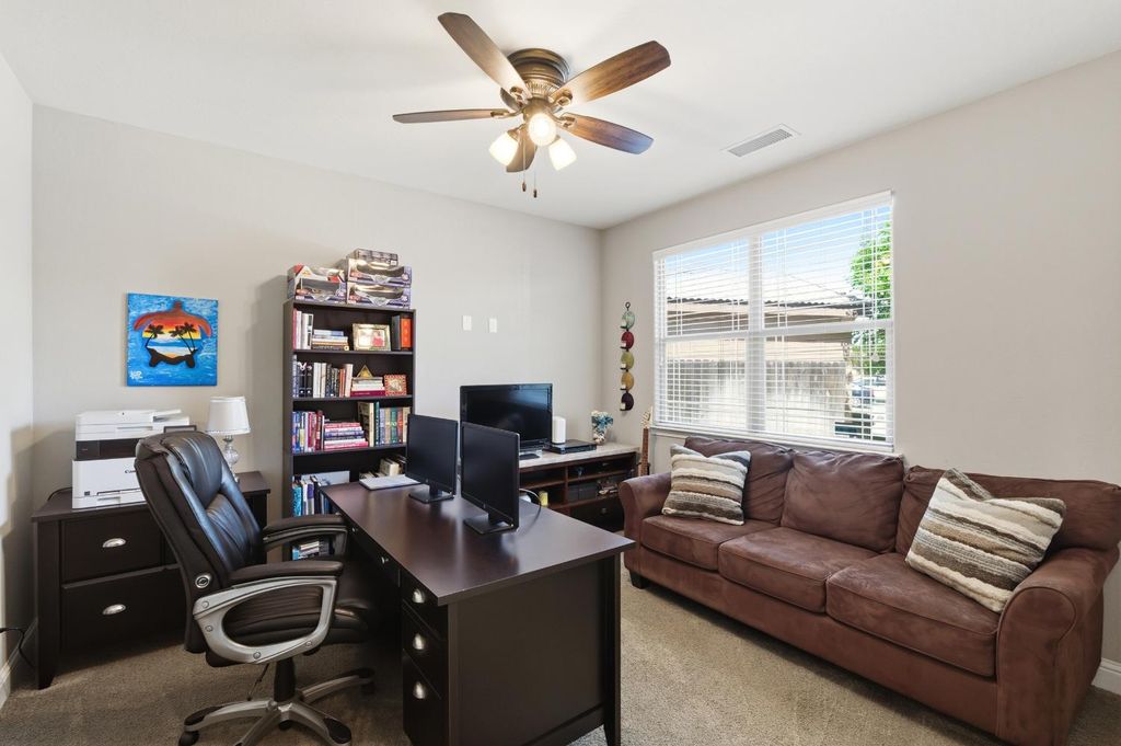 Image 17 of property listing at 835 S Bliss Avenue, Fresno, CA 93727