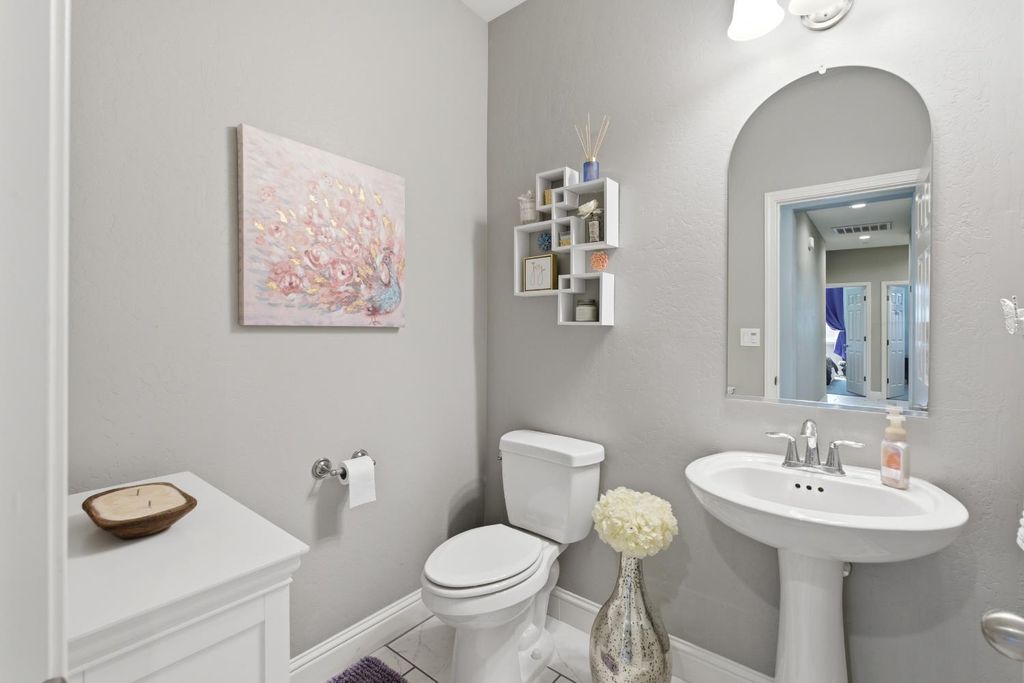 Image 18 of property listing at 835 S Bliss Avenue, Fresno, CA 93727