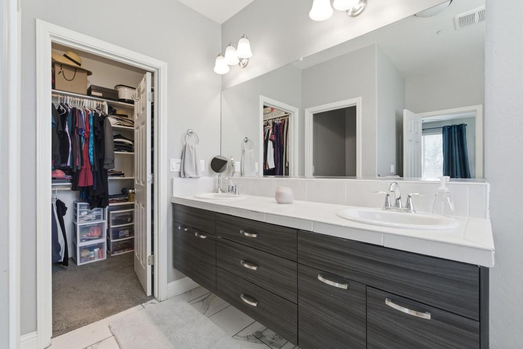 Image 21 of property listing at 835 S Bliss Avenue, Fresno, CA 93727