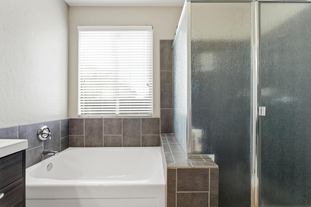 Image 22 of property listing at 835 S Bliss Avenue, Fresno, CA 93727