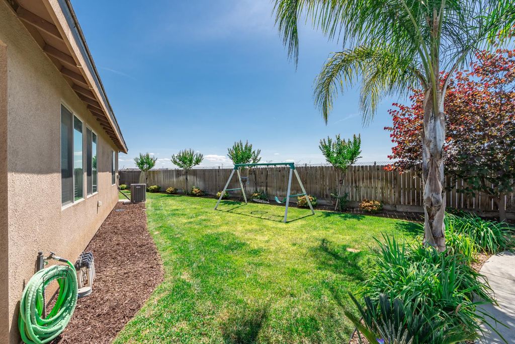 Image 31 of property listing at 835 S Bliss Avenue, Fresno, CA 93727