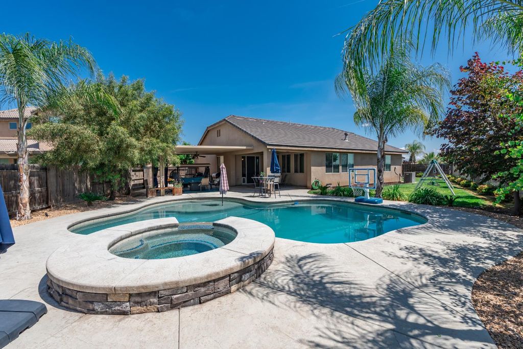 Image 32 of property listing at 835 S Bliss Avenue, Fresno, CA 93727