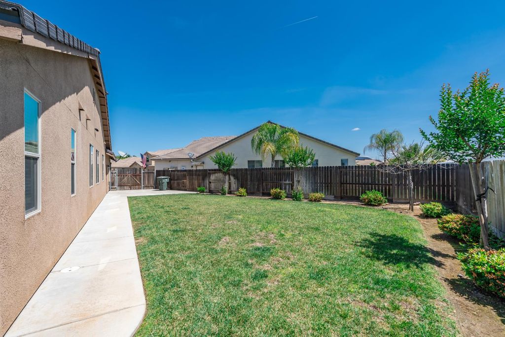 Image 33 of property listing at 835 S Bliss Avenue, Fresno, CA 93727