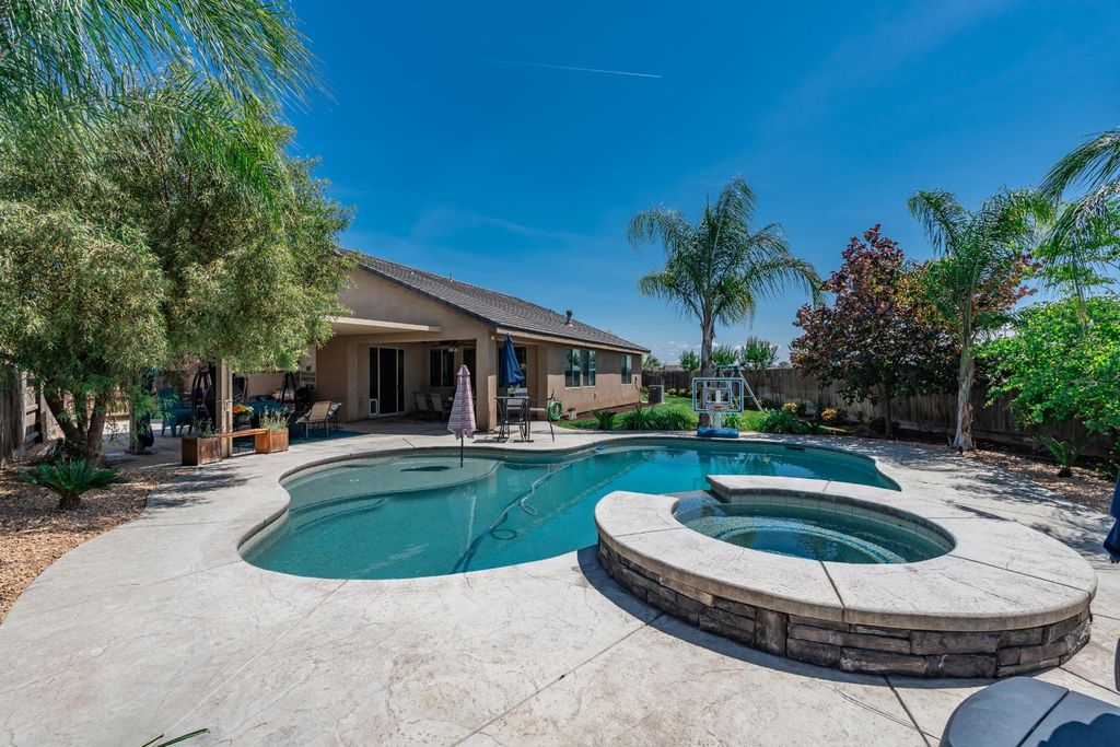 Image 36 of property listing at 835 S Bliss Avenue, Fresno, CA 93727