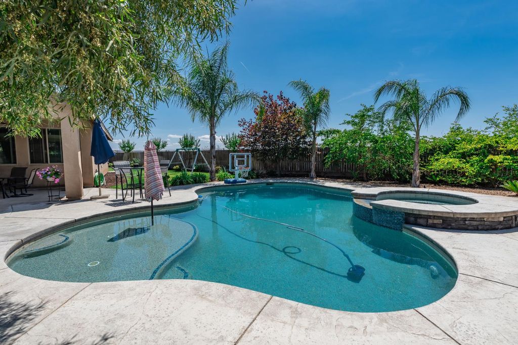 Image 37 of property listing at 835 S Bliss Avenue, Fresno, CA 93727