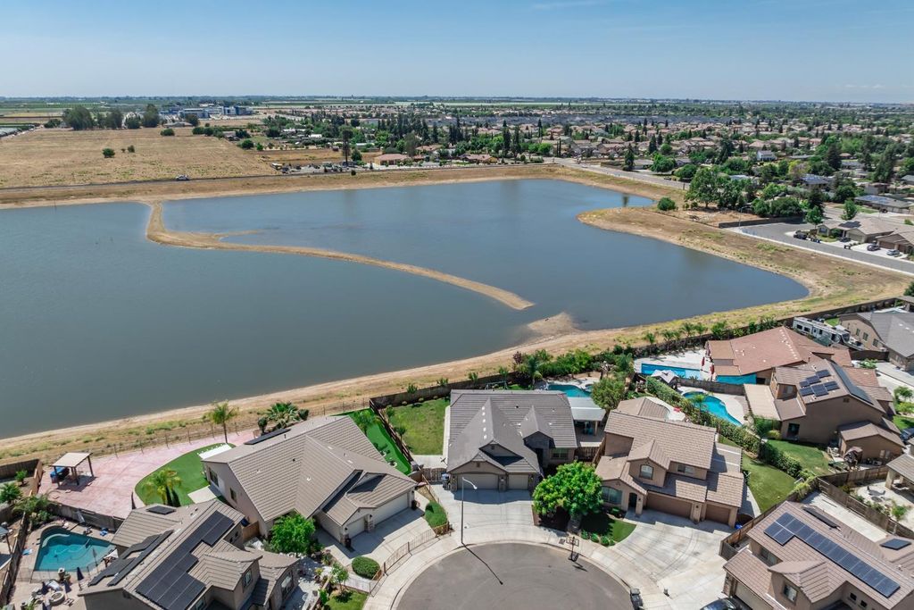 Image 40 of property listing at 835 S Bliss Avenue, Fresno, CA 93727