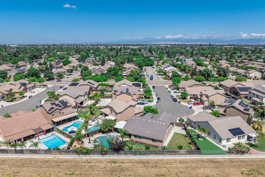 Image 41 of property listing at 835 S Bliss Avenue, Fresno, CA 93727