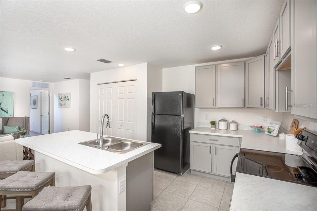 Image 6 of property listing at 1749 PALM ROAD, Ormond Beach, FL 32174