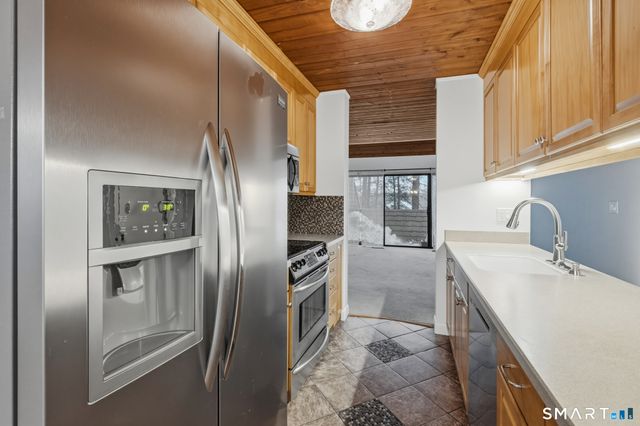 2 Gillette Court D, Simsbury, CT 06070