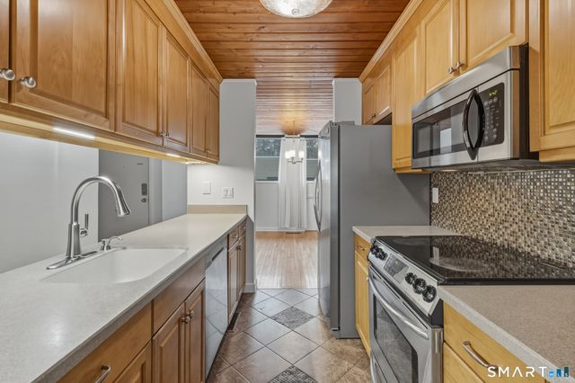 2 Gillette Court D, Simsbury, CT 06070