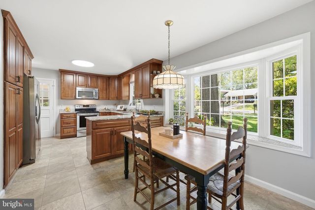 2327 RIVIERA DR, Vienna, VA 22181