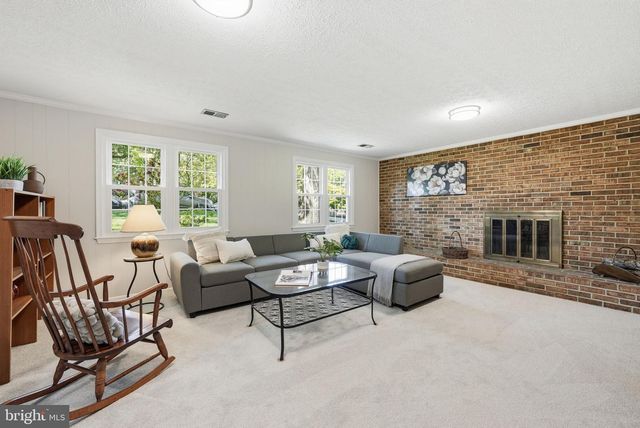 2327 RIVIERA DR, Vienna, VA 22181