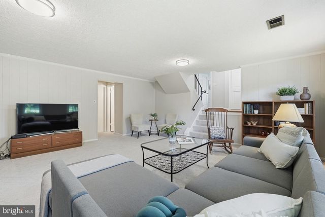 2327 RIVIERA DR, Vienna, VA 22181