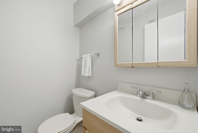 2327 RIVIERA DR, Vienna, VA 22181
