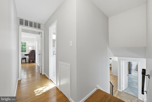 2327 RIVIERA DR, Vienna, VA 22181