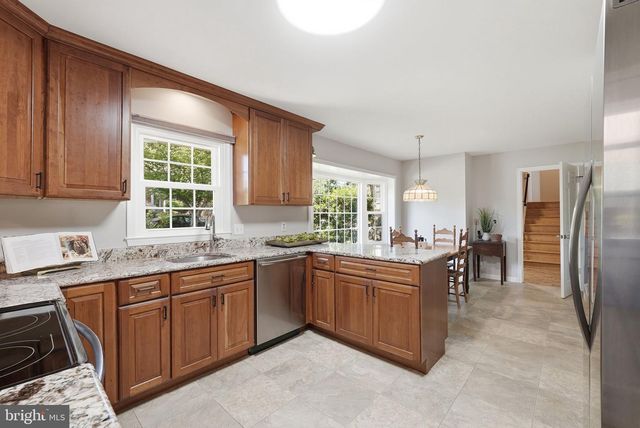 2327 RIVIERA DR, Vienna, VA 22181