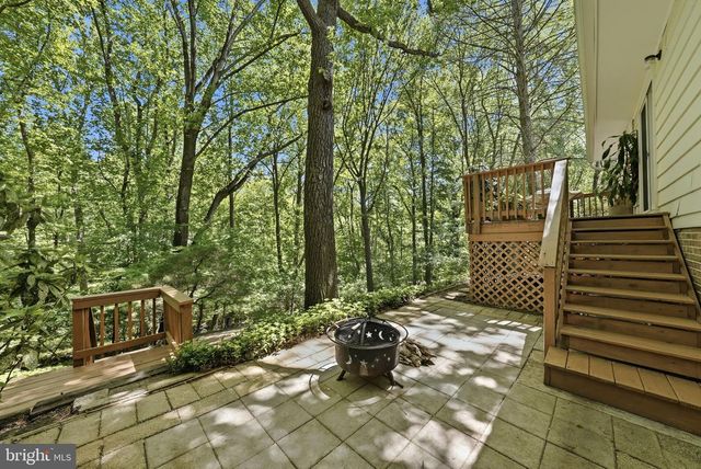 2327 RIVIERA DR, Vienna, VA 22181