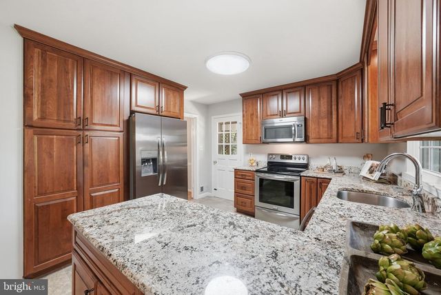 2327 RIVIERA DR, Vienna, VA 22181