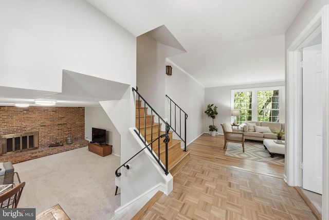 2327 RIVIERA DR, Vienna, VA 22181