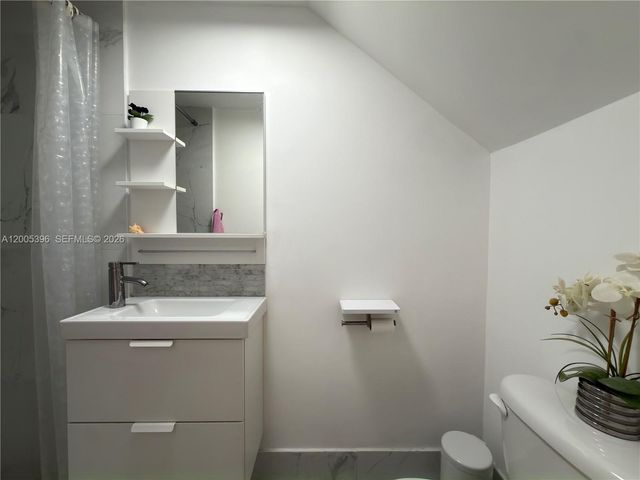 1001 Three Islands Blvd 31, Hallandale Beach, FL 33009