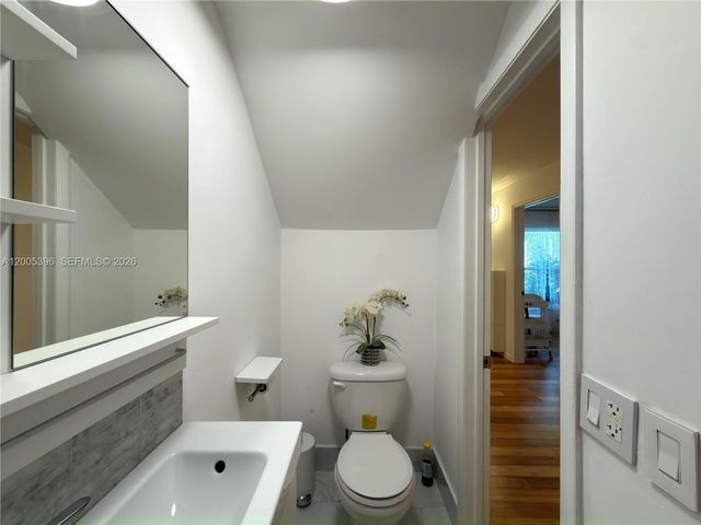 1001 Three Islands Blvd 31, Hallandale Beach, FL 33009