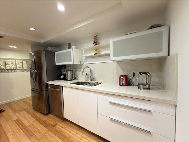 1001 Three Islands Blvd 31, Hallandale Beach, FL 33009