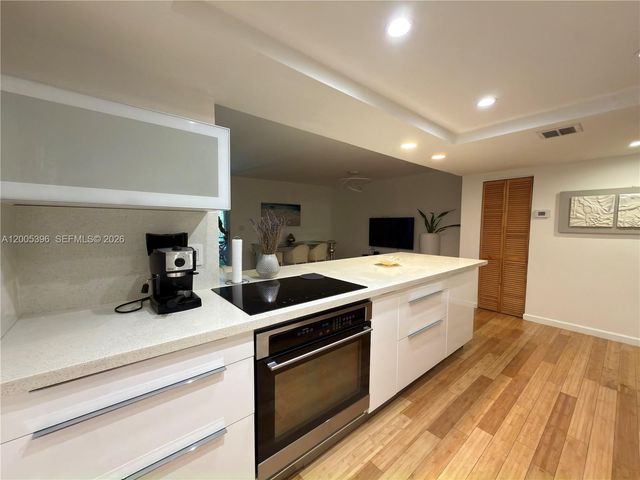 1001 Three Islands Blvd 31, Hallandale Beach, FL 33009